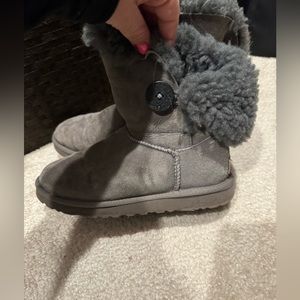 Mini Bailey Button II Genuine Shearling Boot (Women)
UGG®